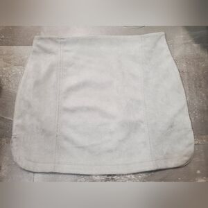 Steve Madden Mini Skirt. Faux Suede. Light Grey. Size L. Lined.
